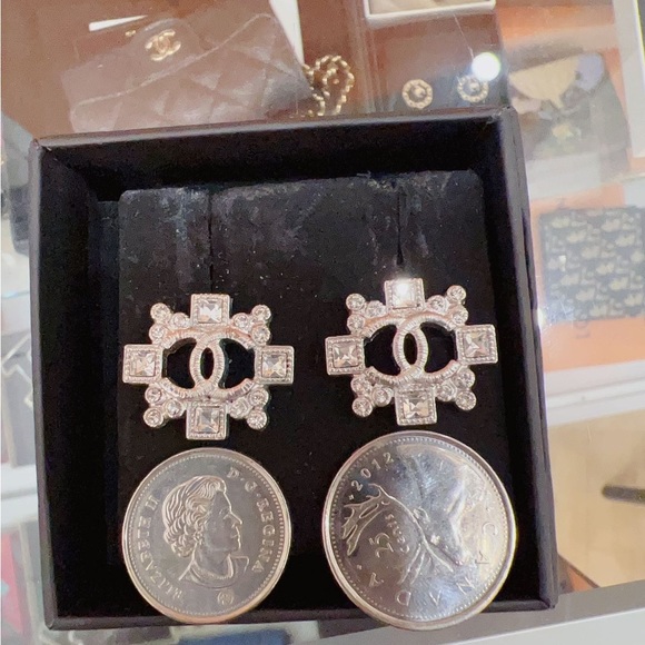 CHANEL COCO Mark Silver Earring CC Silver 22 - Picture 5 of 5